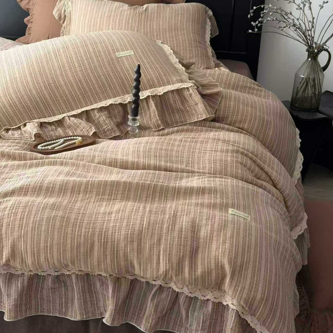 Romantic linen look bedding set with ruffle and lace trim