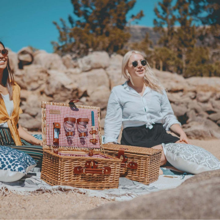 Women's picnic basket with integrated dish set and rustic design Stornfield