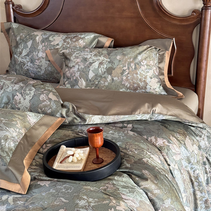 High-quality jacquard bedding set made of cotton satin with floral relief design and piped edge