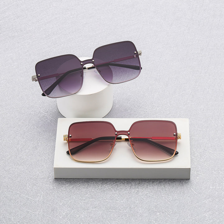 Women's sunglasses in an eccentric square design with a high-quality metal frame Stornfield