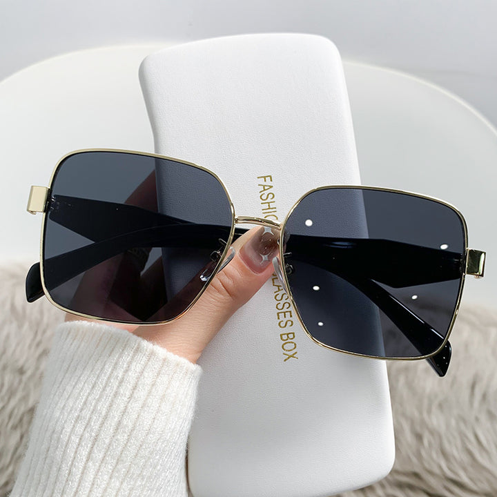 Women stylish square sunglasses with curved frame Stornfield