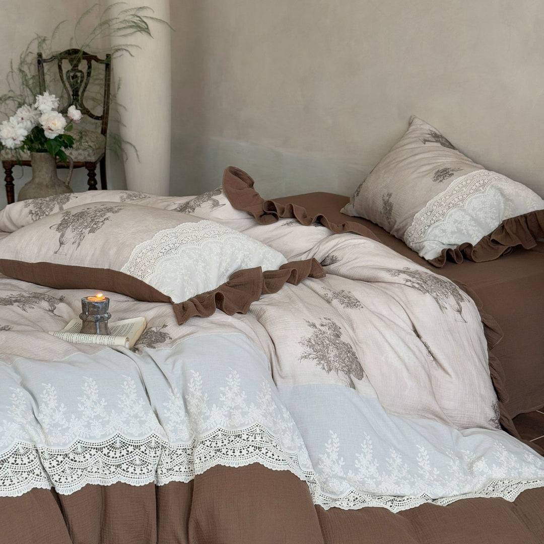Bedding set in vintage look made of cotton-linen with lace trim and ruffle