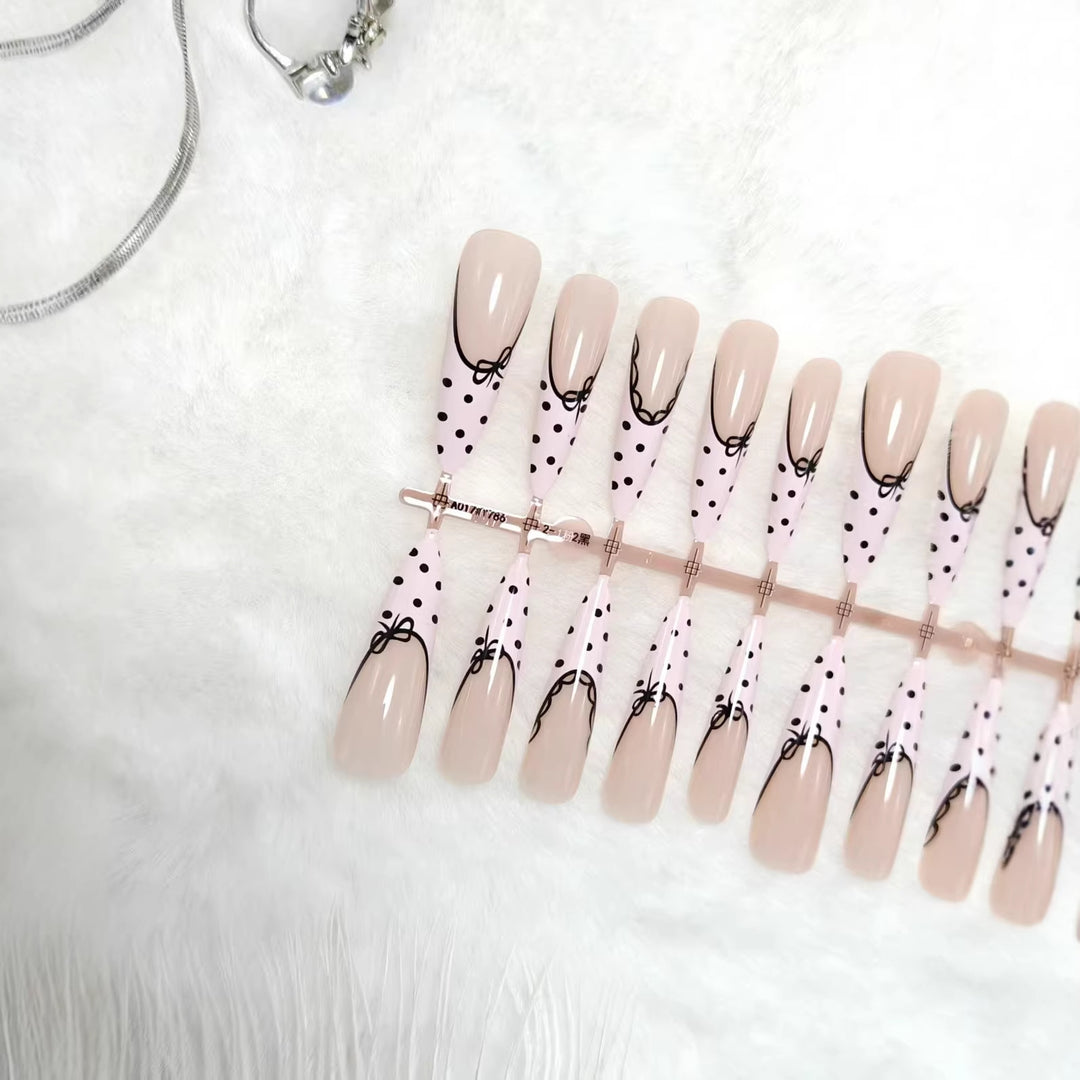 Elegant artificial nails with bow design and dots Stornfield