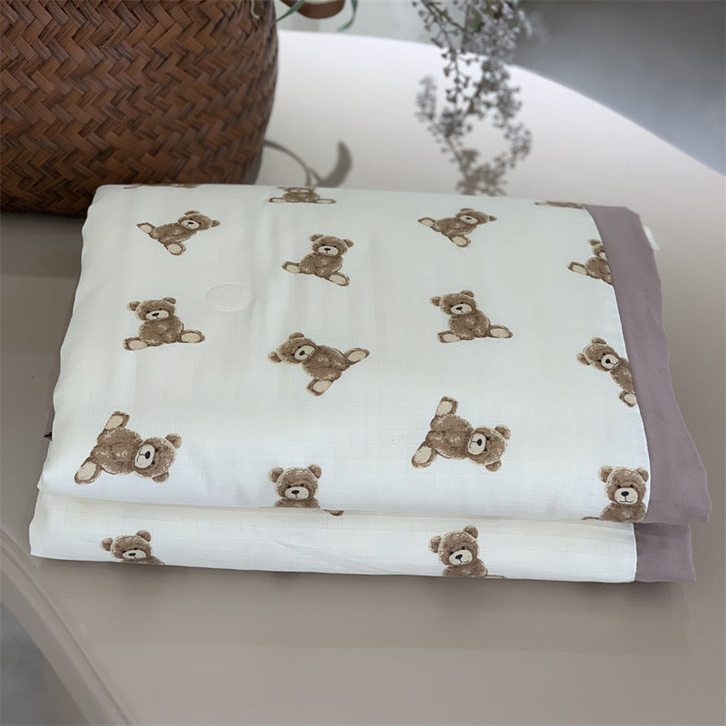 Soft muslin baby blanket with teddy design and double-layered gauze