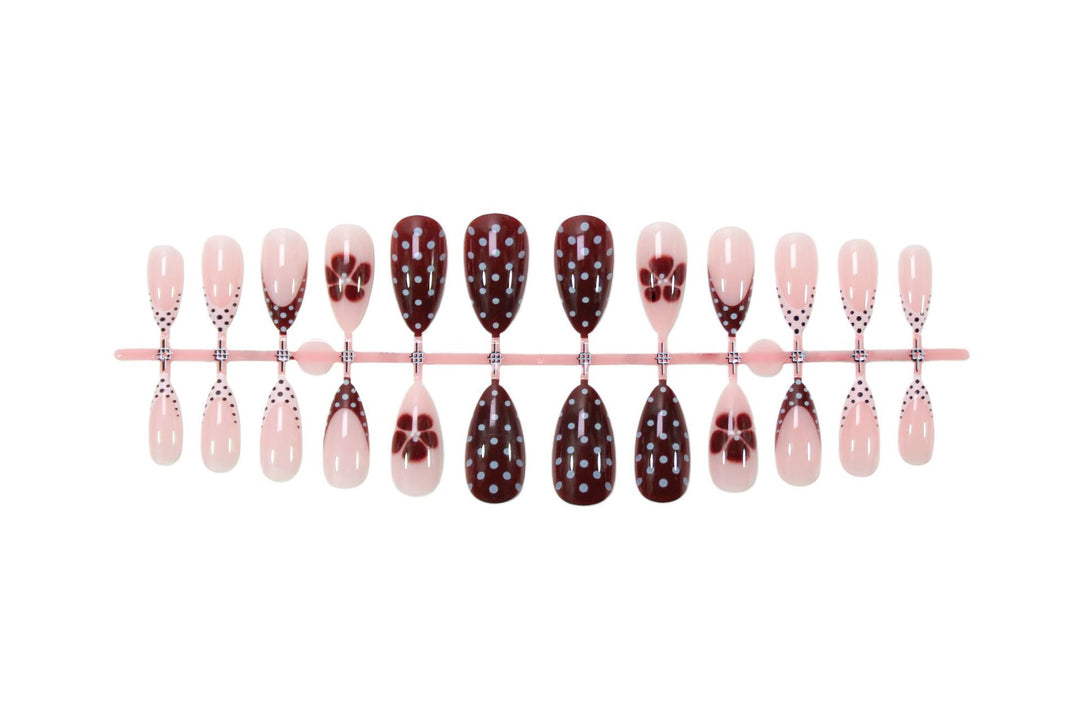 Artificial nail set with sweet chocolate and flower designs Stornfield