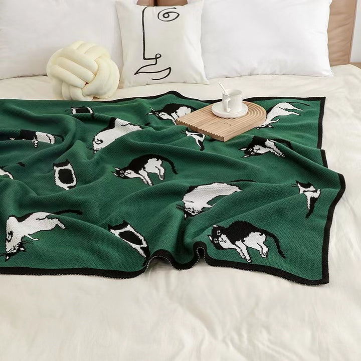 Cozy Cat-Themed Throw Blanket