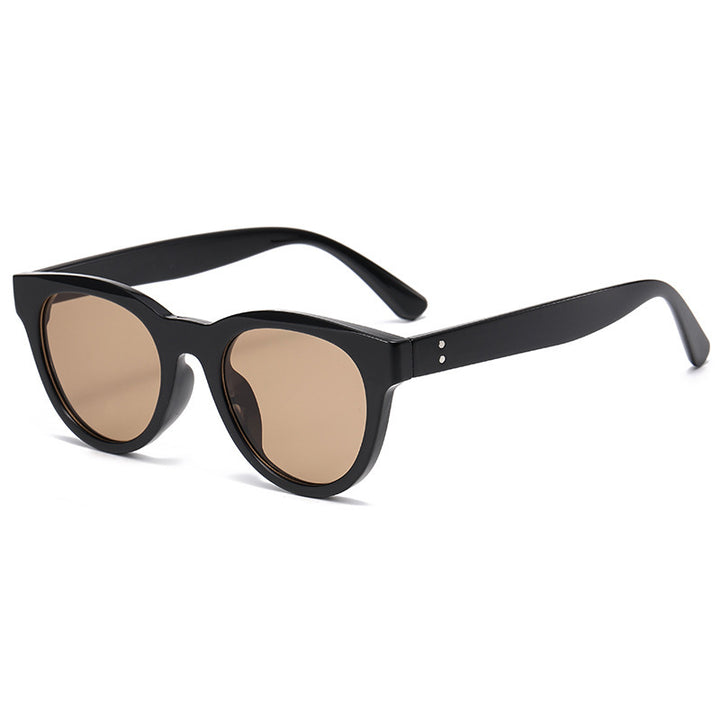 Women Fashionable Oversized Sunglasses in Elegant, Curved Design Stornfield