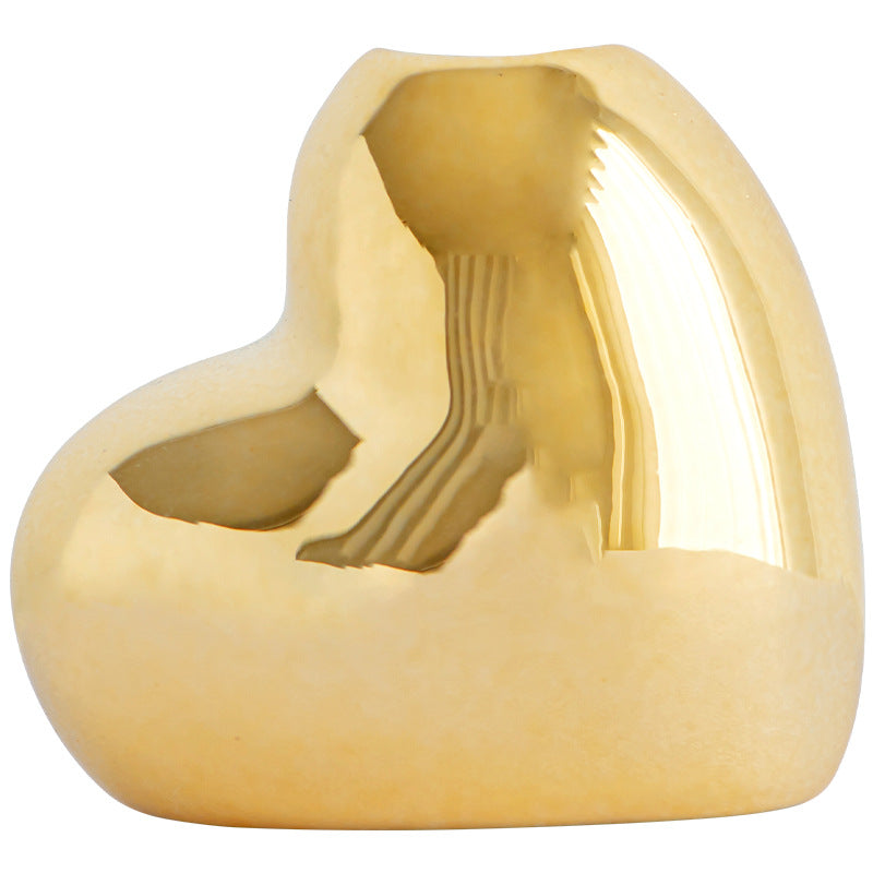 Elegant Decorative Heart Figure Stornfield