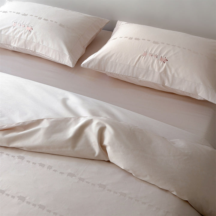 Finely woven cotton bedding set with embroidered animal border