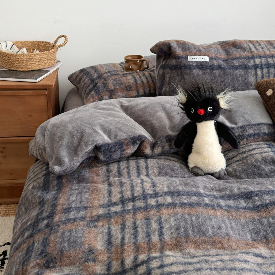 Cozy Plaid Fleece Blanket Set