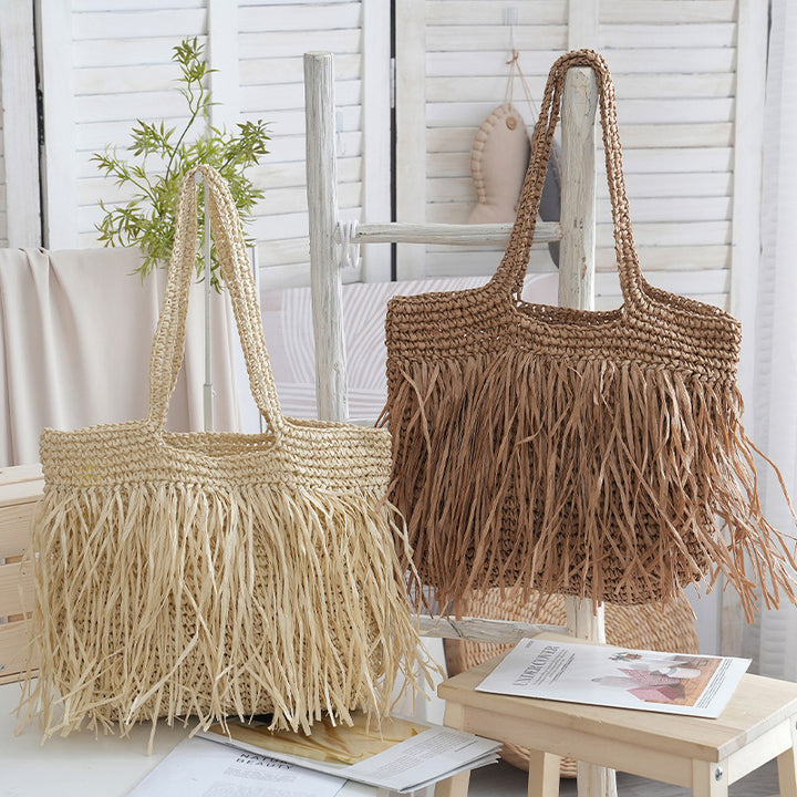 Trendy raffia bag with fringed details Stornfield