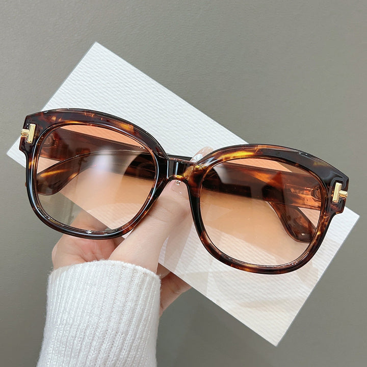 Chic Oversized Frame Sunglasses Stornfield