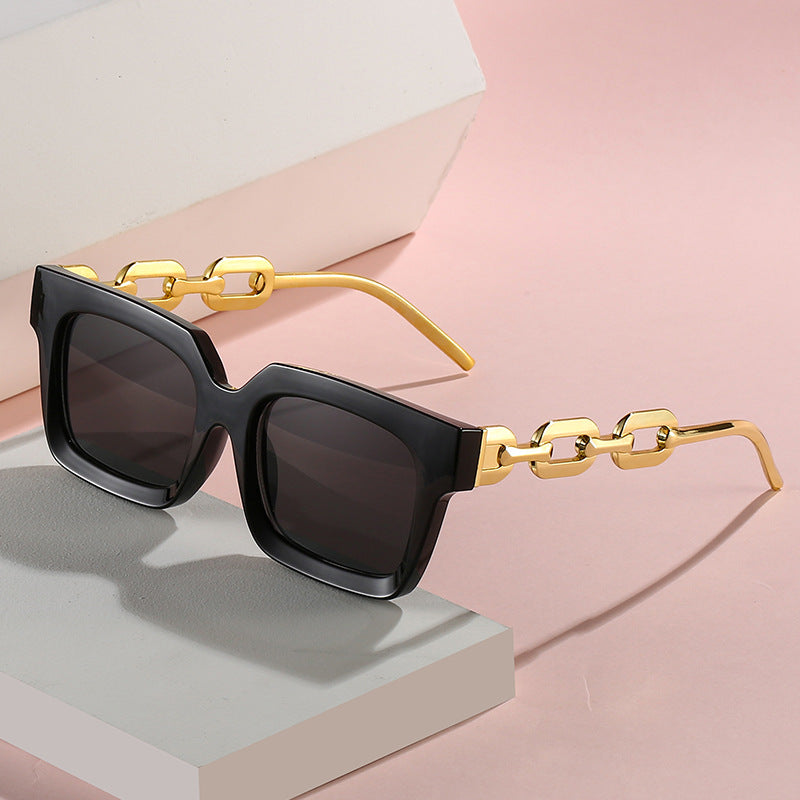 Women's fashionable sunglasses with unique chain element Stornfield