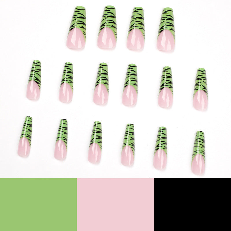 Artistic fingernails with trendy zebra design Stornfield