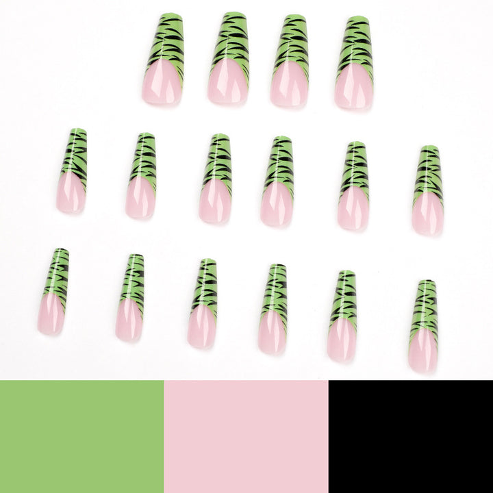 Artistic fingernails with trendy zebra design Stornfield