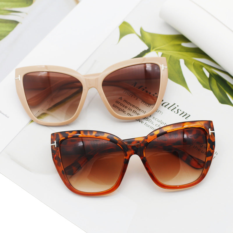 Women's Cat-Eye Sunglasses with Elegant Accents Stornfield