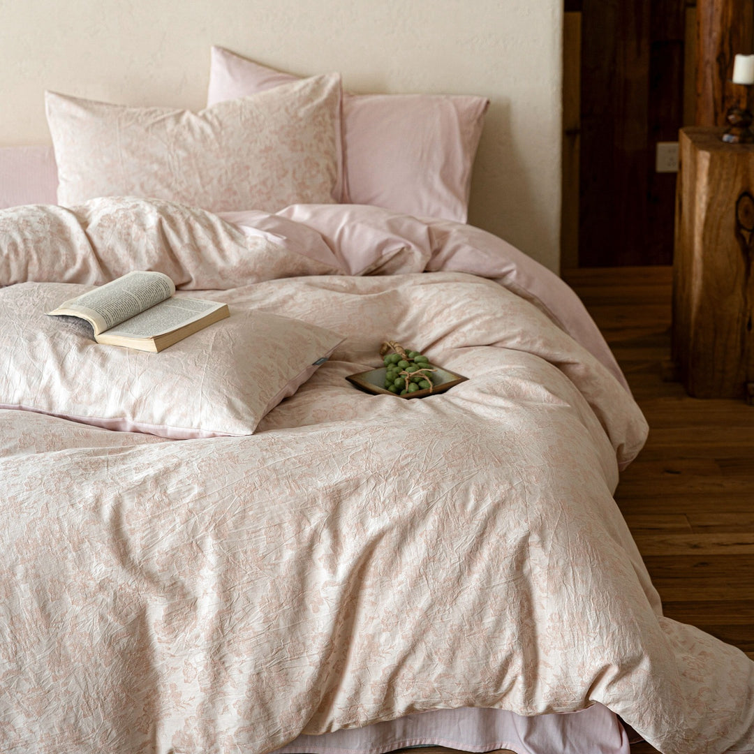 Duvet cover set made of cotton Renforcé with fine Toile flower pattern and extra soft jersey fitted sheet
