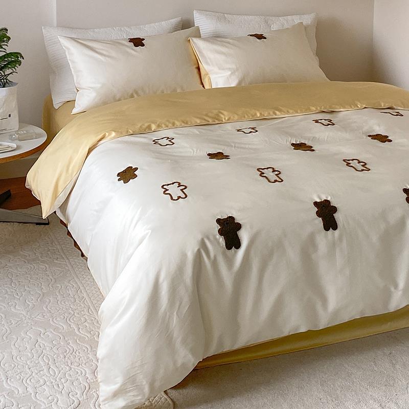 Reversible cotton satin duvet cover set with embroidered sheep and tree appliqués
