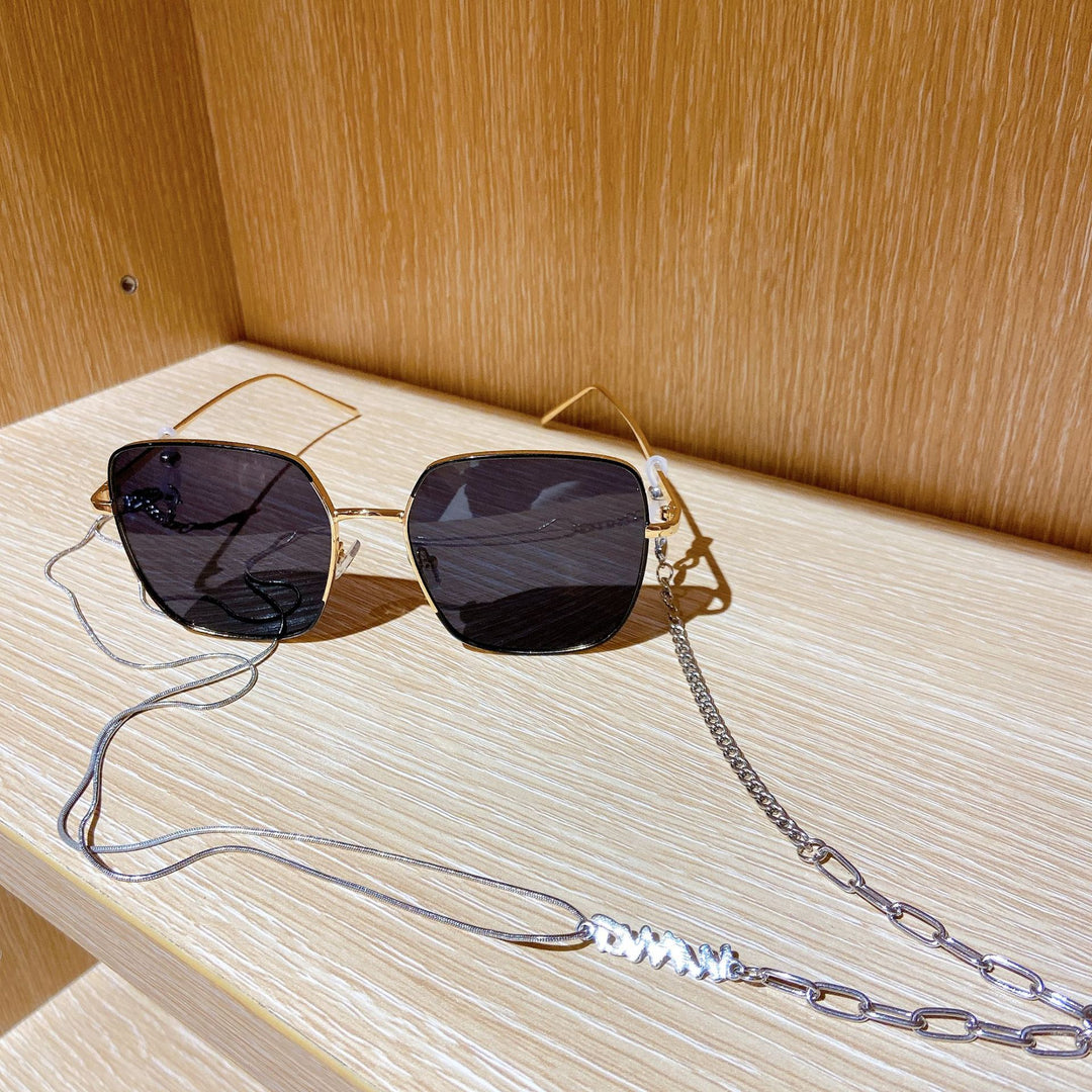 Fashionable sunglasses with luxurious chain strap Stornfield