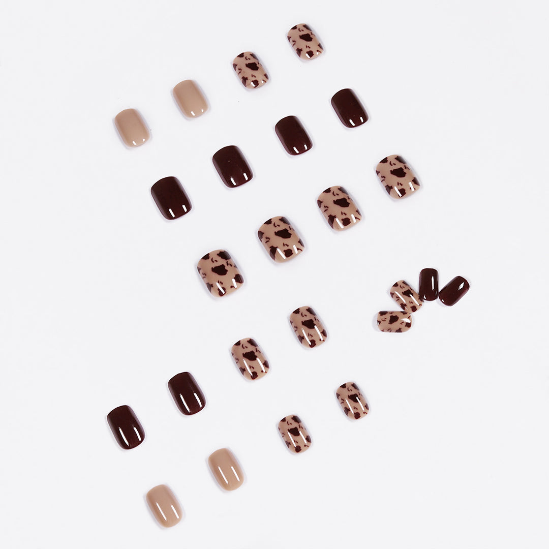Exclusive nail art with animal pattern and shine Stornfield