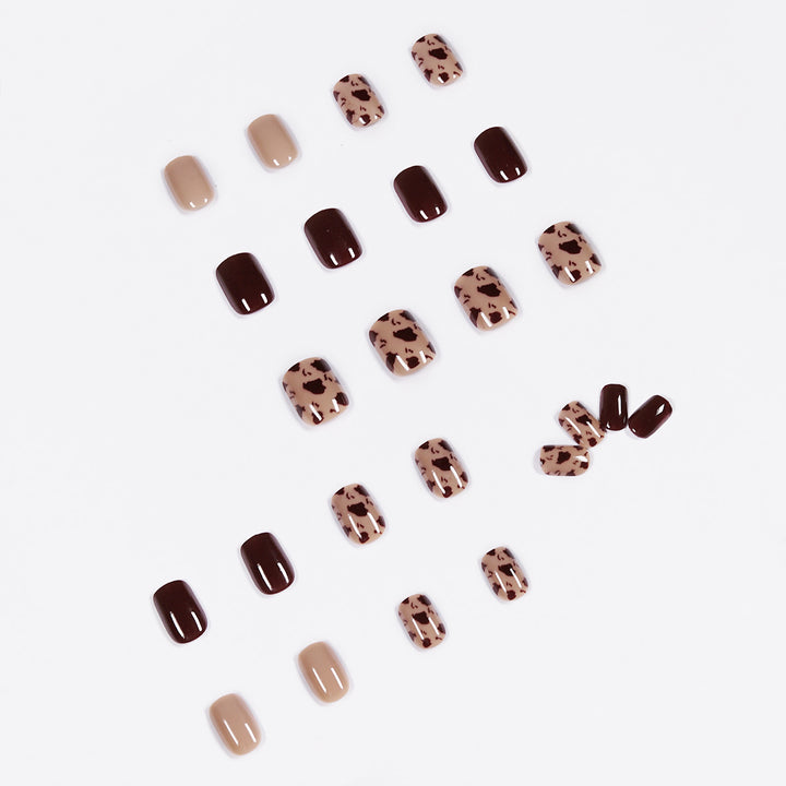 Exclusive nail art with animal pattern and shine Stornfield