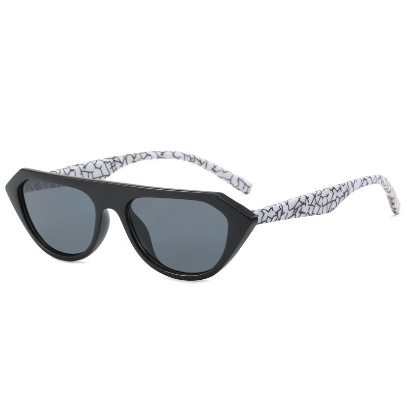 Women's fashionable sunglasses in an eye-catching style mix Stornfield