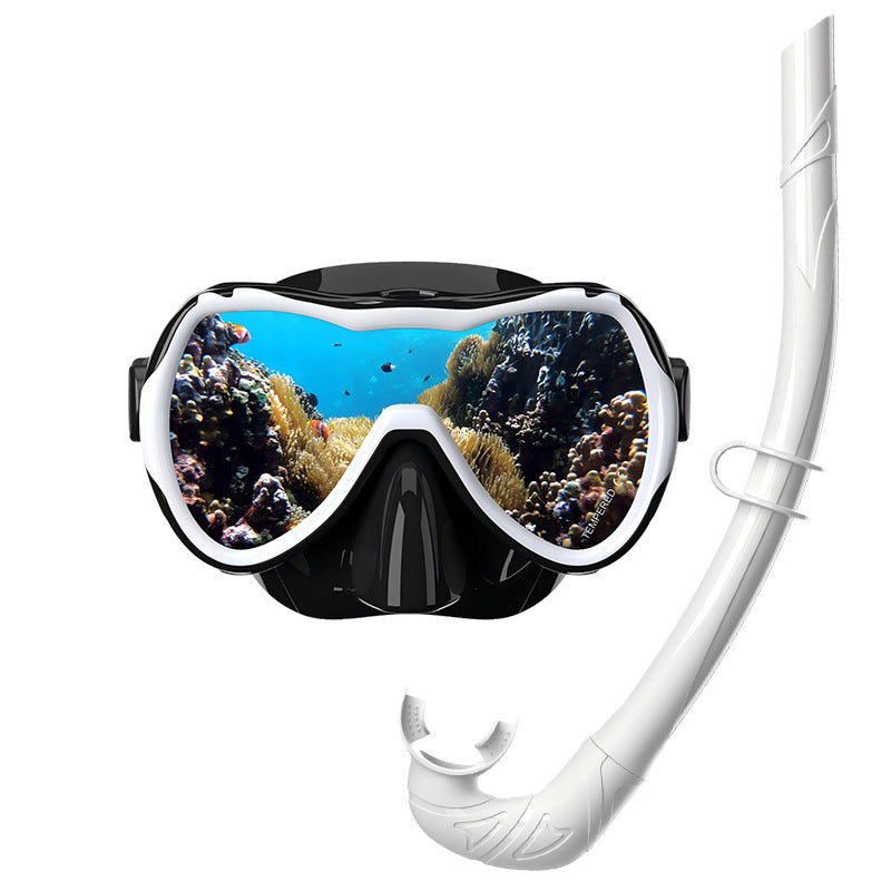 Diving mask with wide field of vision by Stornfield