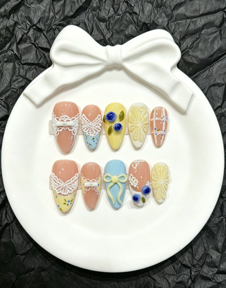 Artistic Lace-Embellished Press-On Nail Set