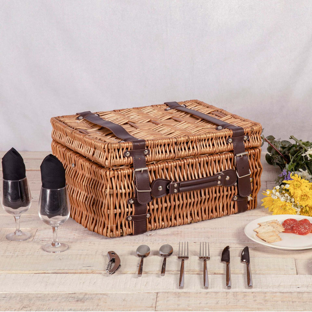 Women’s picnic basket with insulated inner compartment and high-quality dish set Stornfield