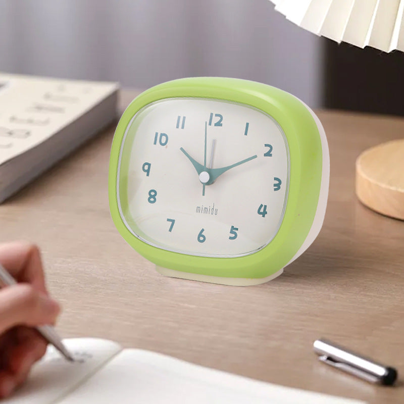 Table Clock in Modern Retro Design Stornfield
