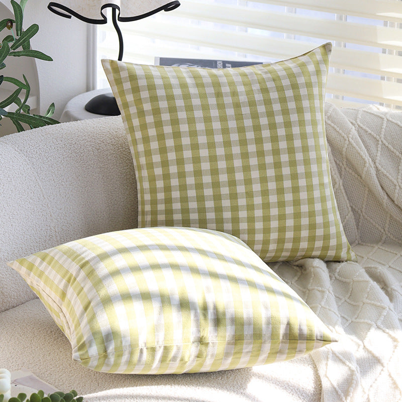 Decorative pillow with stripe pattern