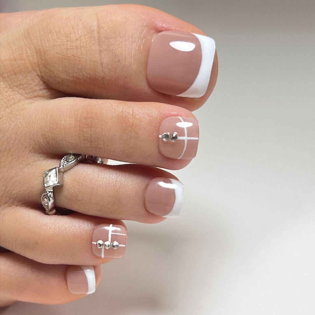 Artful toenail design with elegant style and rhinestone embellishments Stornfield