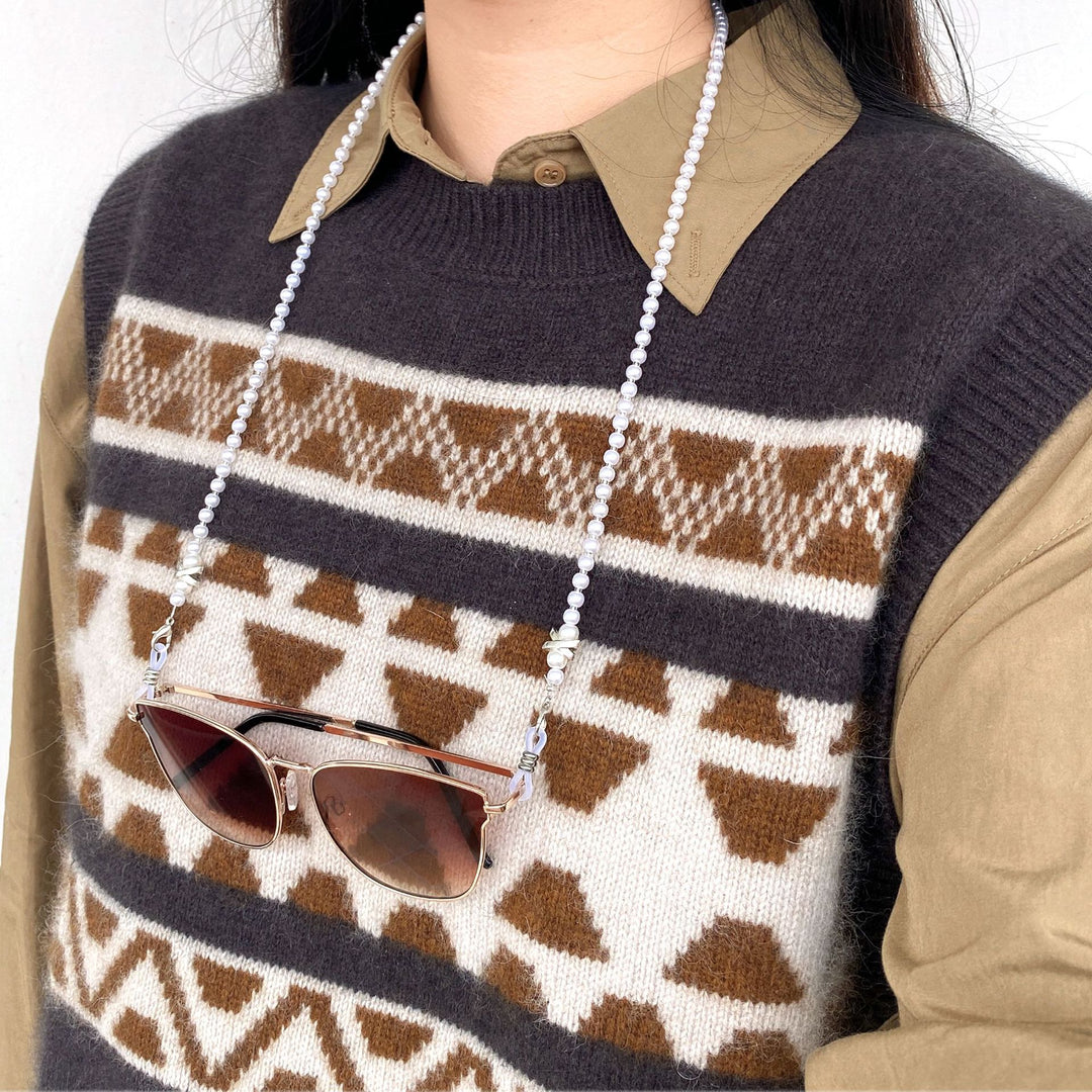 Elegant Pearl-Detail Eyewear Chain Stornfield