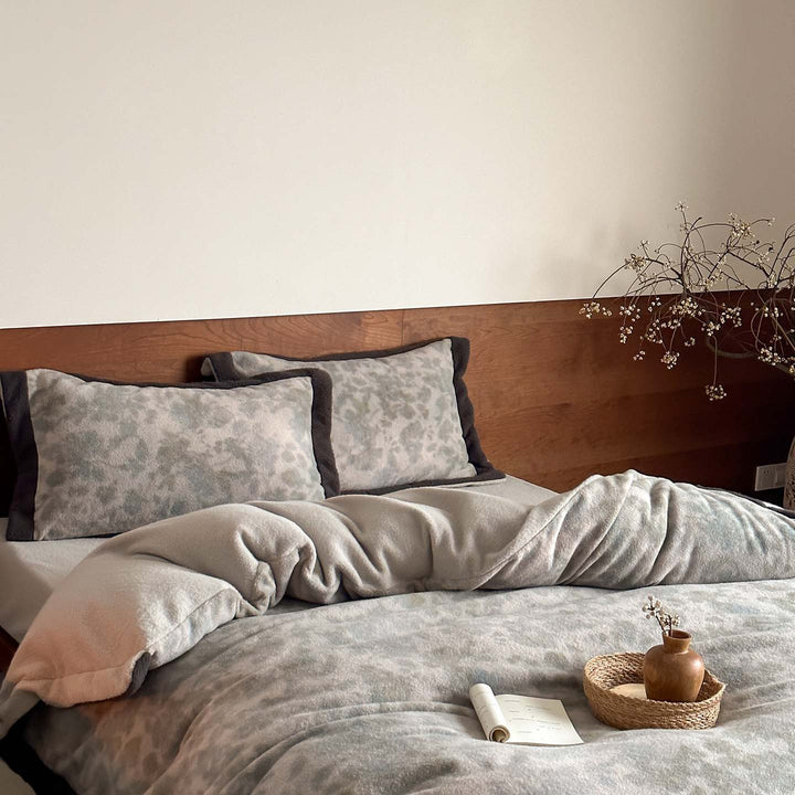 Reversible Brushed Microfiber Duvet Cover Set with Hidden Closure & Contrast-Trim Pillow Shams