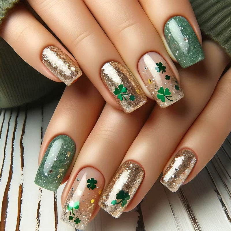 Artificial nail set with sparkling accents and floral patterns Stornfield