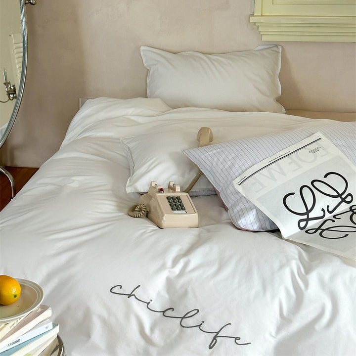 Bedding set made of cotton satin with Chilllife embroidery, extra soft touch and reversible pillowcases