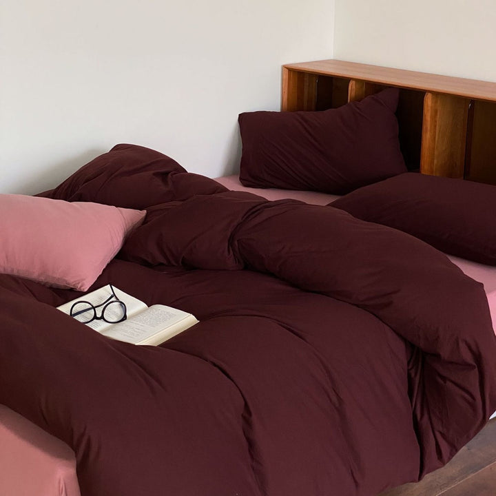 Breathable reversible bedding set made of organic cotton with light quilt and pillowcases