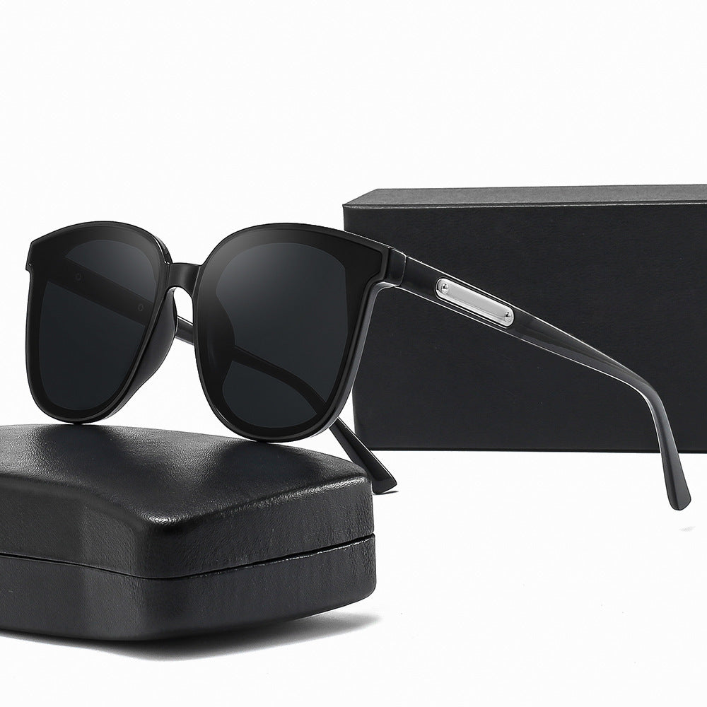 Ladies Oversized Sunglasses with Trendy and Classic Design Stornfield