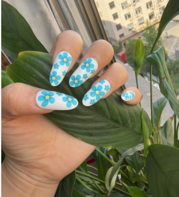 Artistic Almond-Shaped Press-On Nails Set with Metallic Accents Stornfield