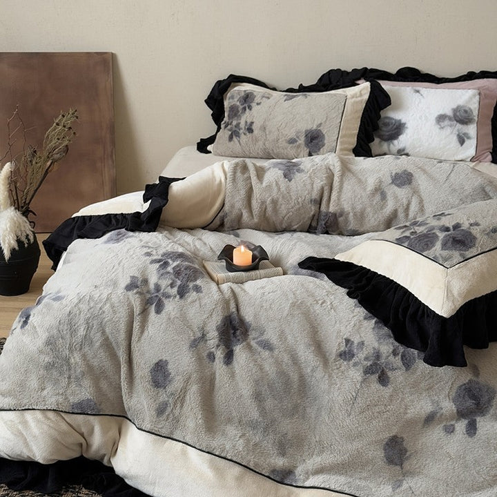 Microfleece bedding set with floral velvet look, frill pillow and extra soft cuddle surface