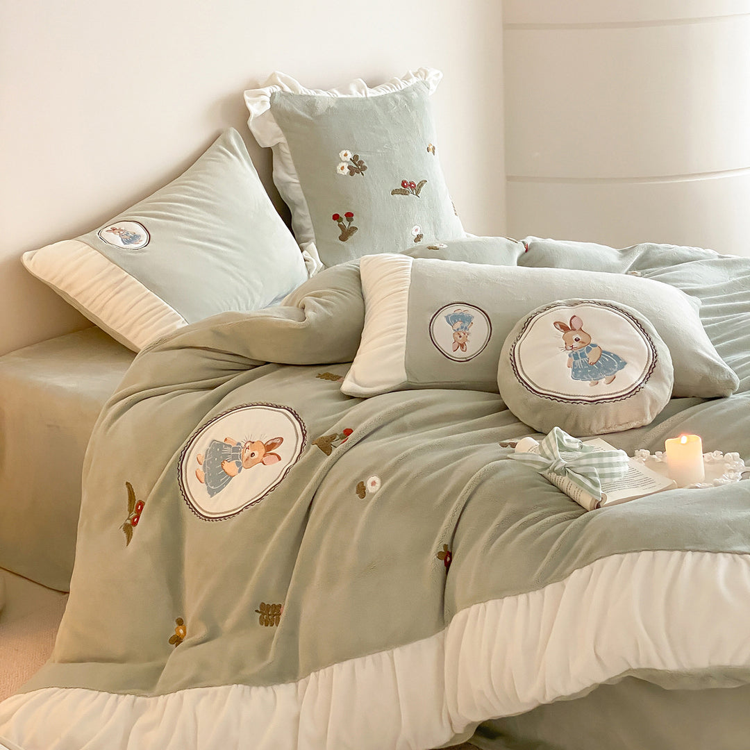 Soft-Touch Velvet-Feel Duvet Cover Set with Appliqué Rabbit Motifs & Ruffled Shams
