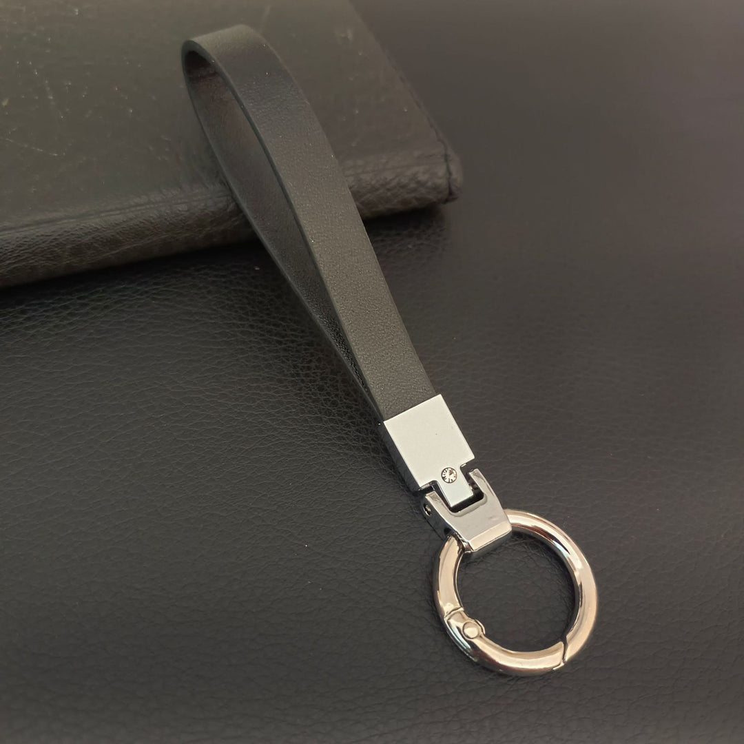Elegant Leather Keychain Holder Stornfield