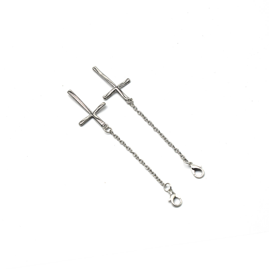 Elegant Cross-Design Chain Eyewear Holder Stornfield