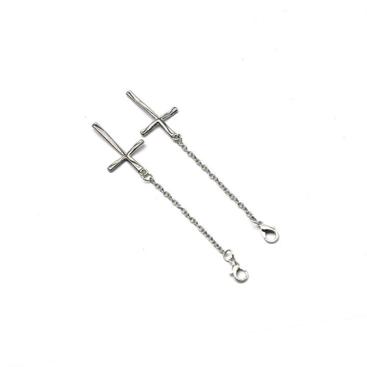 Elegant Cross-Design Chain Eyewear Holder Stornfield