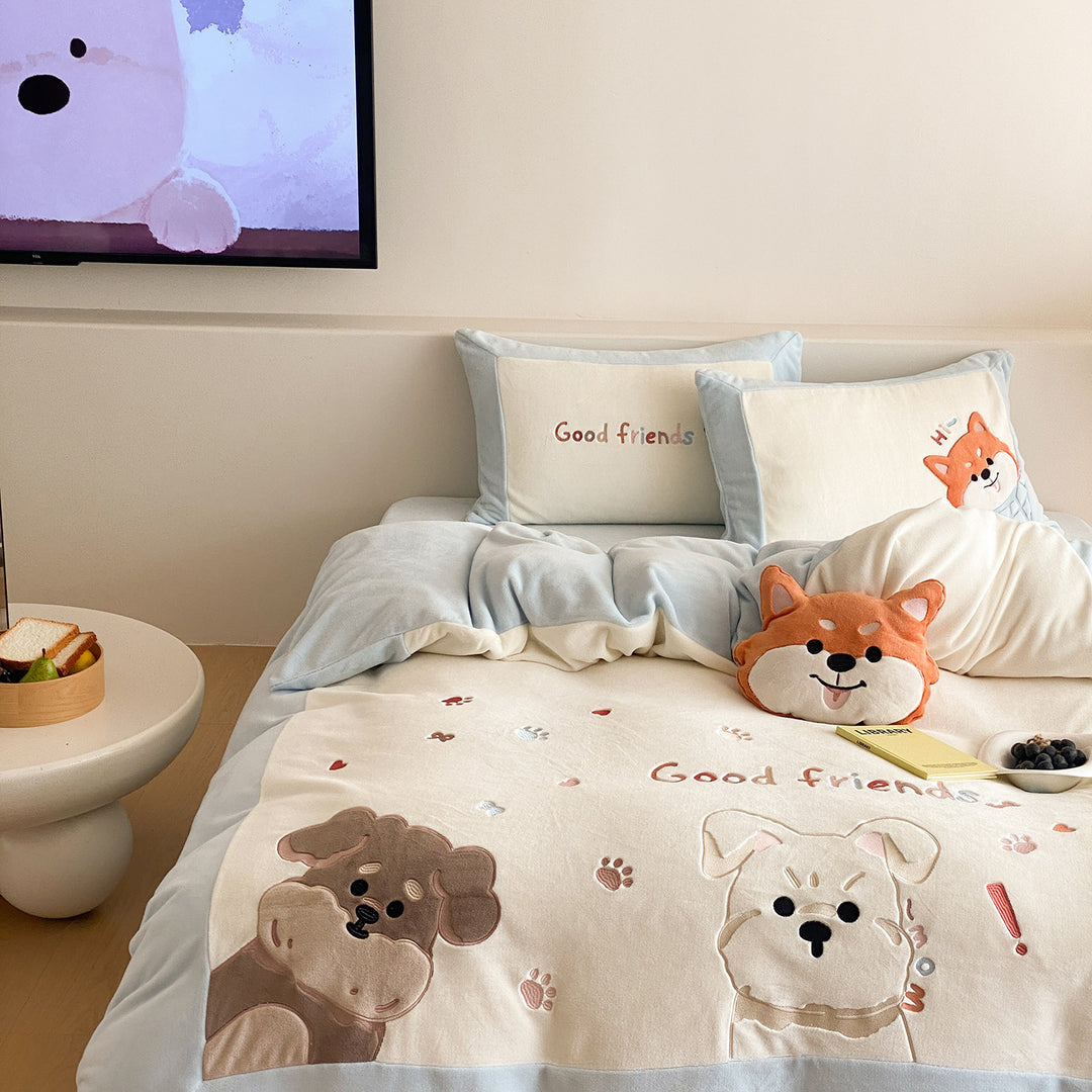 Children's bedding set with plush dog appliqués and microfiber throw