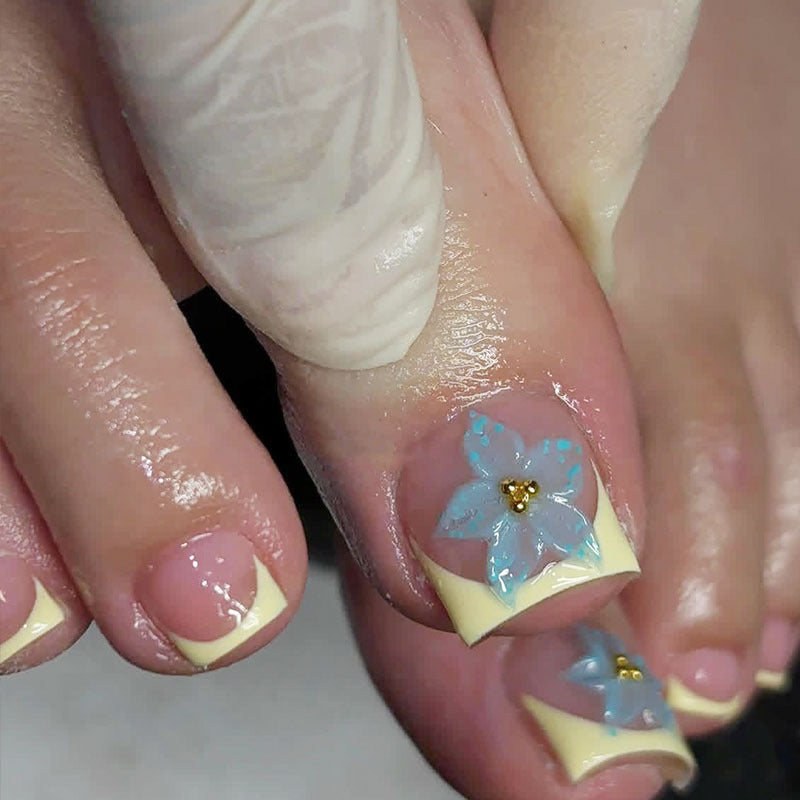 High-Quality Floral Design Press-On Nail Set Stornfield