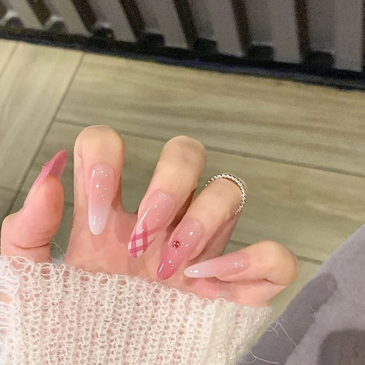 Artful nail designs with cat motif Stornfield