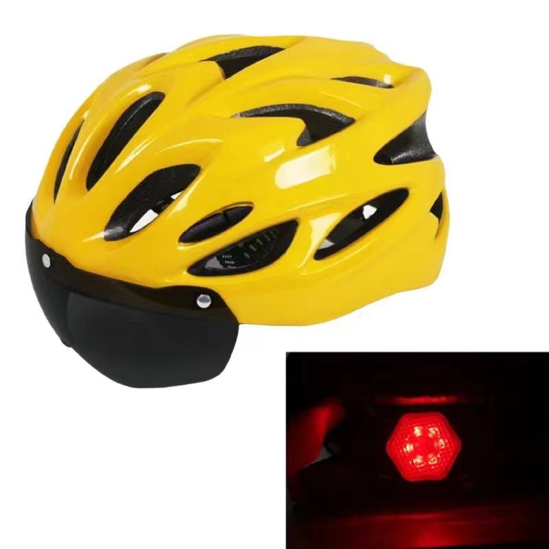Bicycle helmet with integrated sun visor and optimal ventilation Stornfield