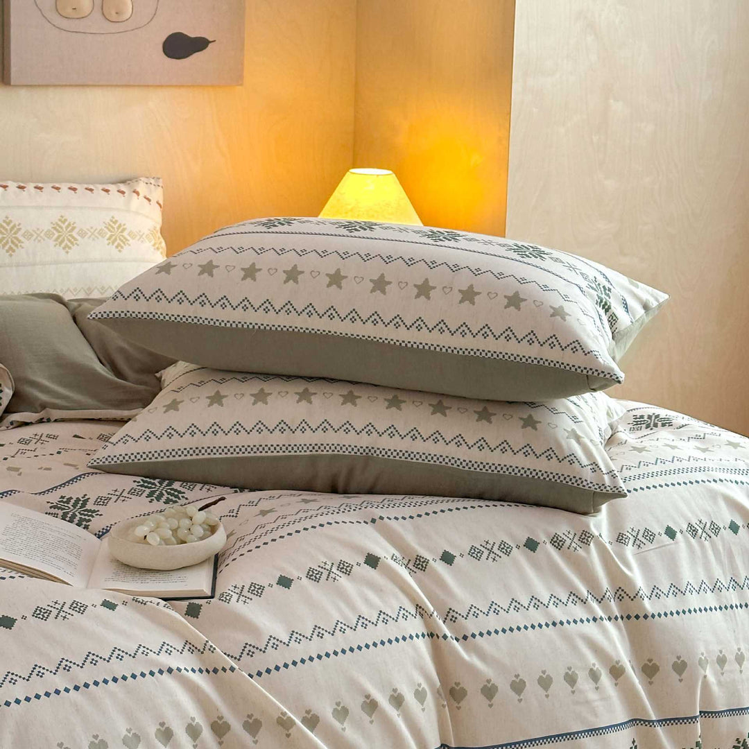 Printed Cotton Duvet Cover Set with Nordic Folk Motif and Pillow Shams