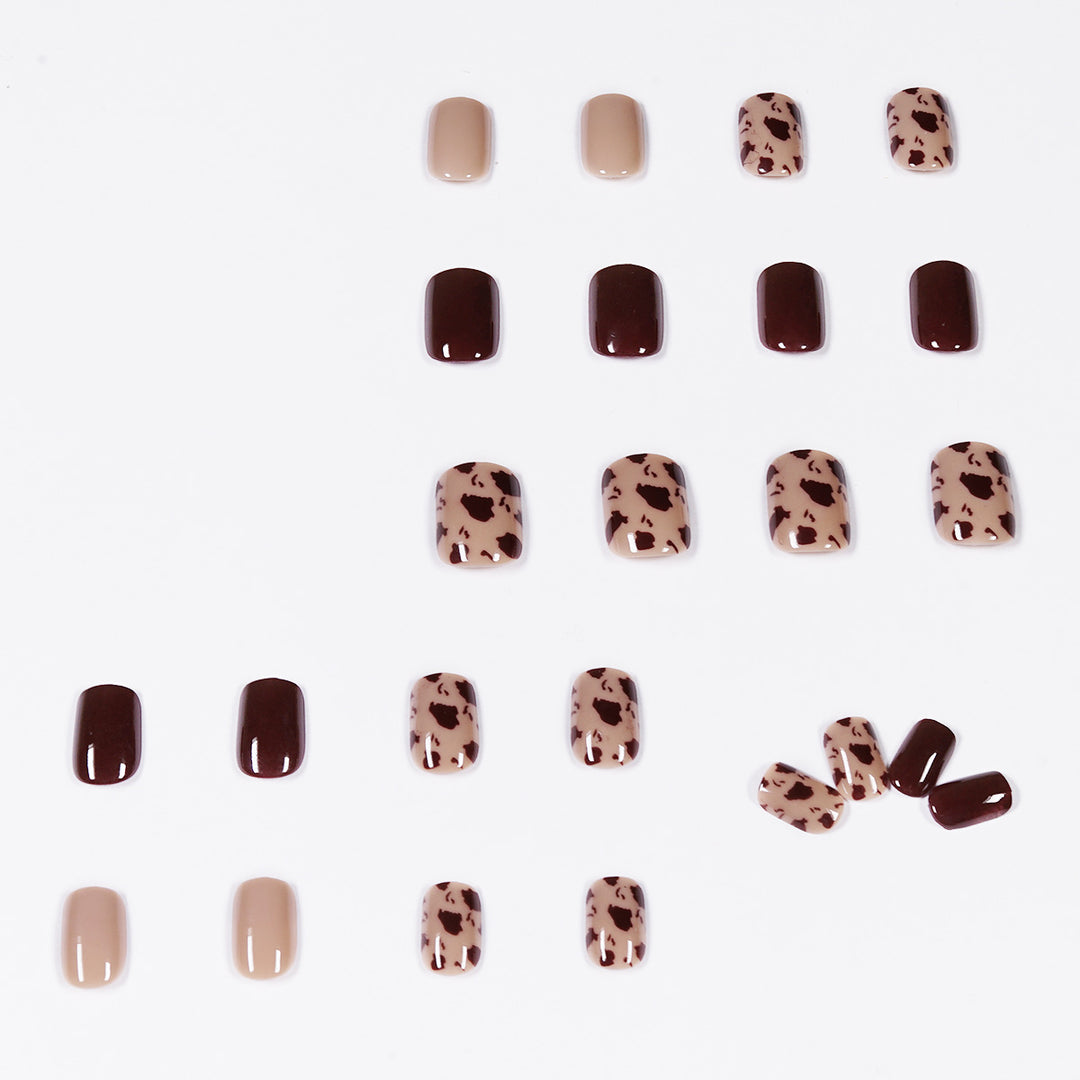 Exclusive nail art with animal pattern and shine Stornfield